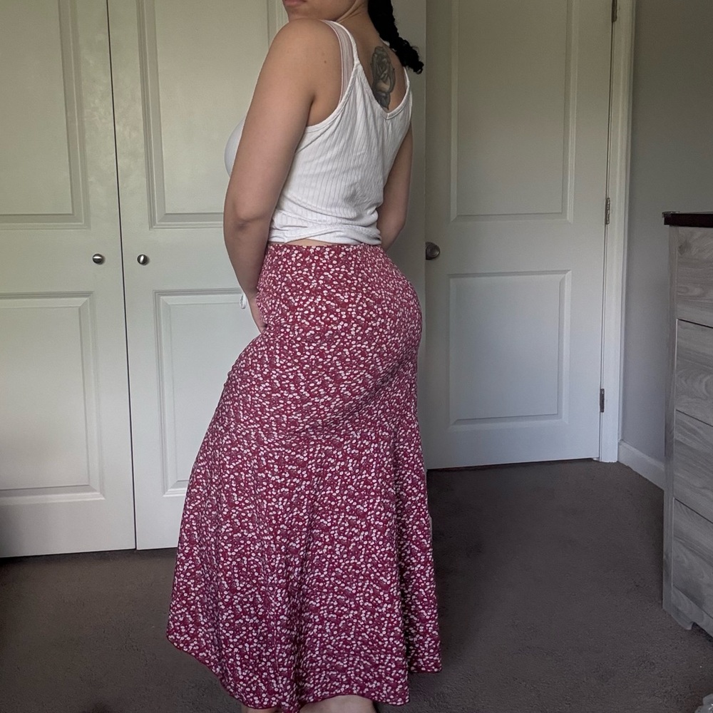 Floral Red Midi Mermaid Skirt with Slit - Picture 3 of 7